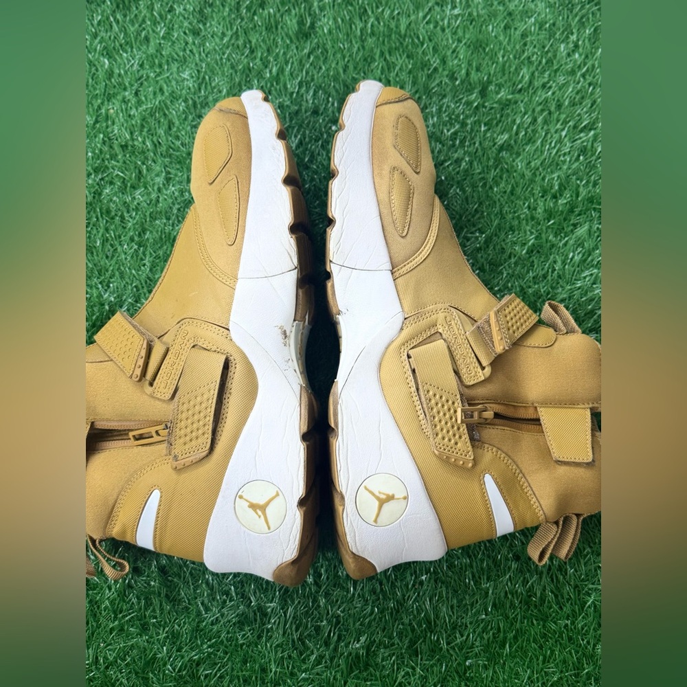Men’s Jordan Trunner LX‎ High
Golden Harvest Size 12